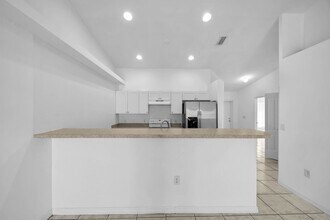 1214 SE 24th Ave in Cape Coral, FL - Building Photo - Building Photo