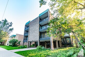 4136 N California Ave, Unit 304 in Chicago, IL - Building Photo - Building Photo