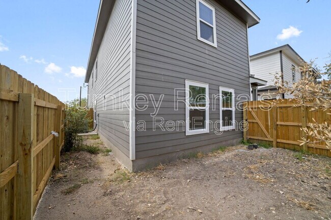 7226 Briar Pl in San Antonio, TX - Building Photo - Building Photo