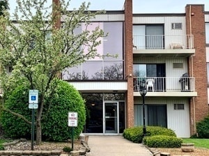 property at 300 W Fullerton Ave