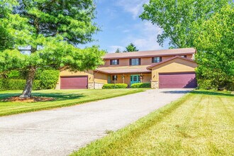 6542 Bella Vista Dr NE in Rockford, MI - Foto de edificio - Building Photo