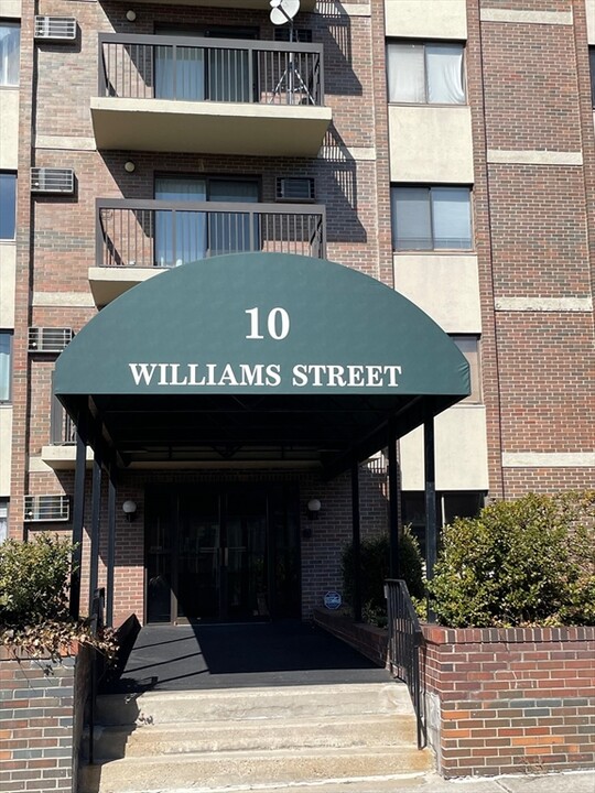 10 Williams St in Watertown, MA - Foto de edificio