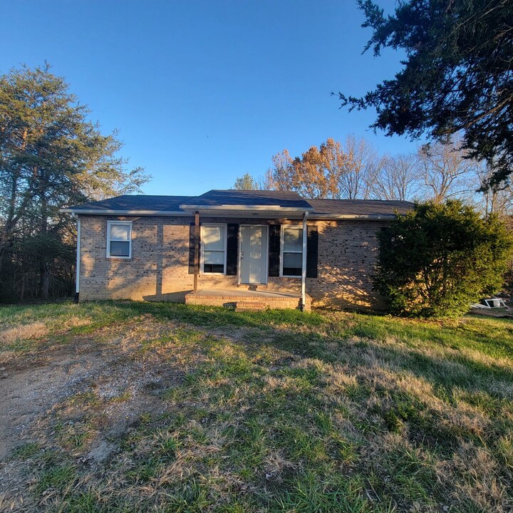 1437 Abner Allen Rd in Cookeville, TN - Building Photo