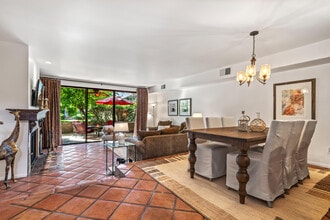 215 Calle Bravo in Palm Springs, CA - Building Photo - Building Photo