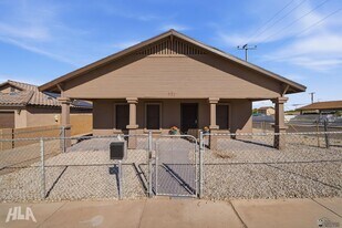 593 S 1st Ave in Yuma, AZ - Building Photo