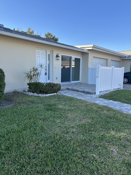 2723 Sherbrooke Ln in Palm Harbor, FL - Building Photo