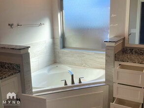 9213 NW 89th St in Yukon, OK - Foto de edificio - Building Photo