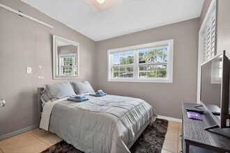 911 26th St Ct E, Unit # 7 in Palmetto, FL - Building Photo - Building Photo