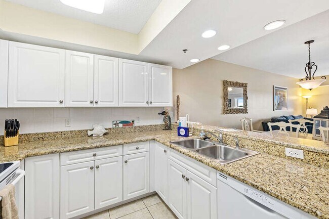 5300 S Atlantic Ave in New Smyrna Beach, FL - Building Photo - Building Photo