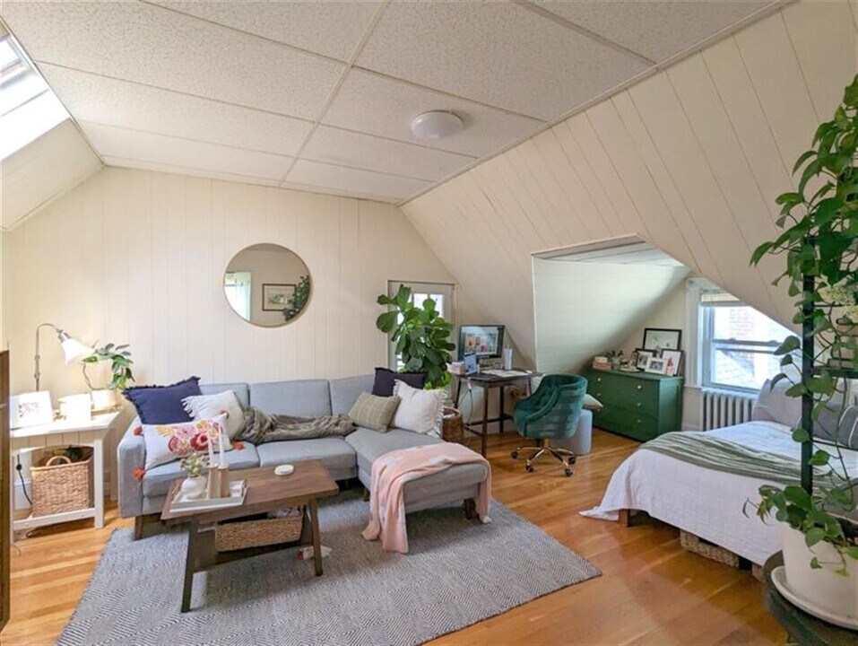20 Mossland St, Unit 3 in Somerville, MA - Building Photo