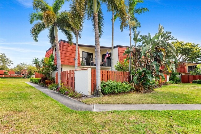 3750 Victoria Dr in West Palm Beach, FL - Building Photo - Building Photo