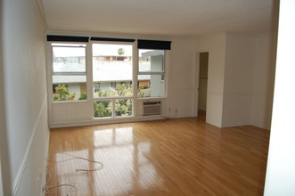 Hillside Courtyard Apartments in Los Angeles, CA - Building Photo - Building Photo