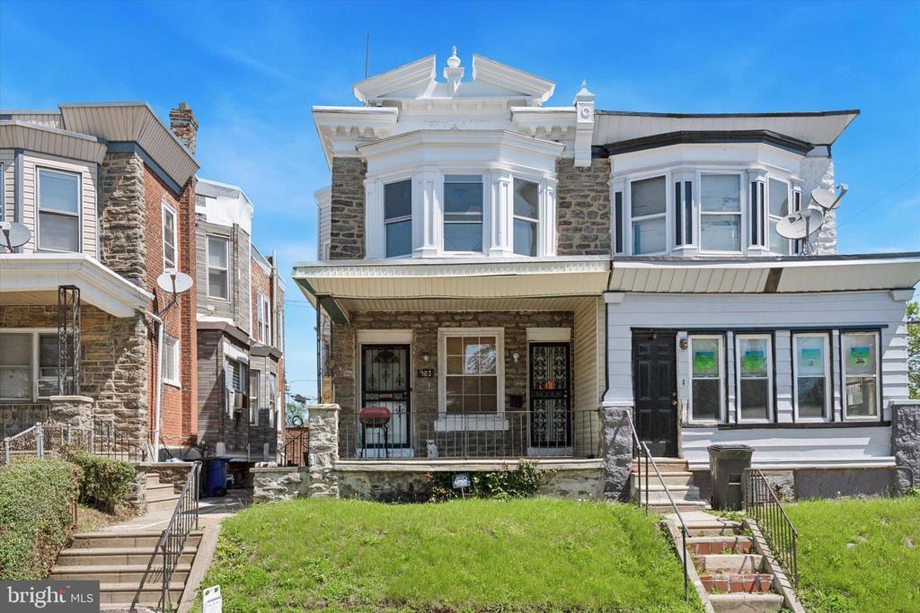 903 W Duncannon Ave in Philadelphia, PA - Building Photo