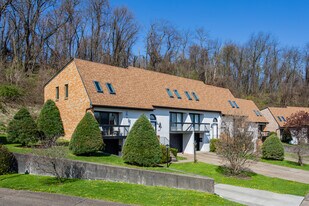 240-333 Grouse Dr in Elizabeth, PA - Building Photo