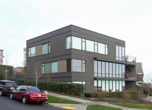 302 N Stadium Way in Tacoma, WA - Building Photo - Building Photo