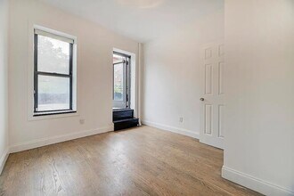 75 Orchard St in New York, NY - Building Photo - Building Photo