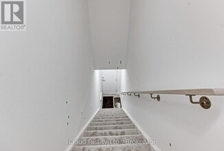 31 Appletree Ln in Barrie, ON - Building Photo - Building Photo