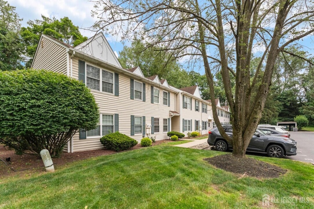 32 Hanover Square in Middlesex, NJ - Foto de edificio