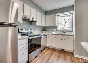 111 Weatherstone Dr in Chapel Hill, NC - Building Photo - Building Photo