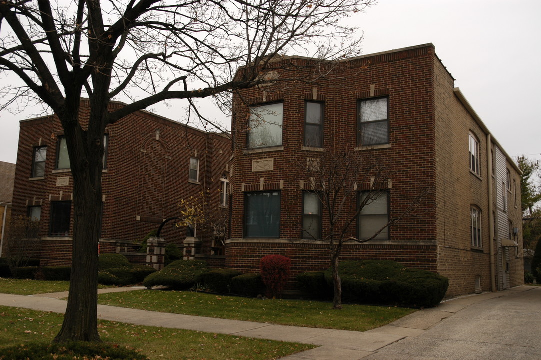 5530 W Sunnyside Ave in Chicago, IL - Building Photo