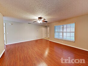 914 Cape Cod Cir in Valrico, FL - Building Photo - Building Photo