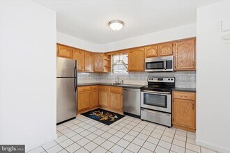 525 Village Ln. in Sanatoga, PA - Building Photo - Building Photo