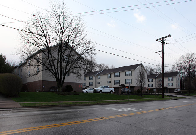 2067-2093 Newberry St in Cuyahoga Falls, OH - Building Photo - Building Photo