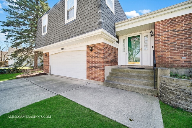 2344 Appleby Dr in Wheaton, IL - Building Photo - Building Photo