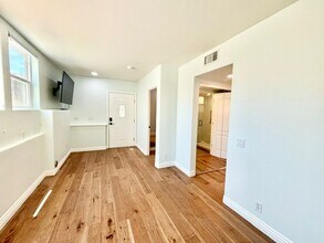 108 Los Feliz St in Oxnard, CA - Building Photo - Building Photo