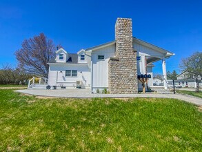 60 Sheldon St, Unit 2 in Farmingdale, ME - Building Photo - Building Photo