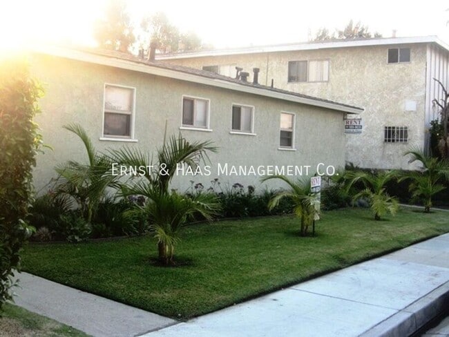 property at 4510 1/2 N Lakewood Blvd