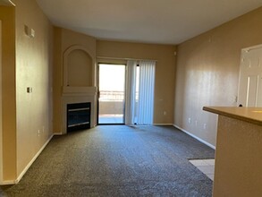 8250 N Grand Canyon Dr in Las Vegas, NV - Building Photo - Building Photo