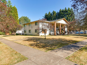 1655 Douglas St in Forest Grove, OR - Building Photo - Building Photo