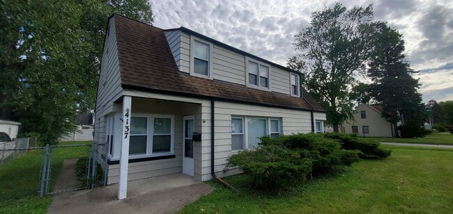 4137 W 99th Pl