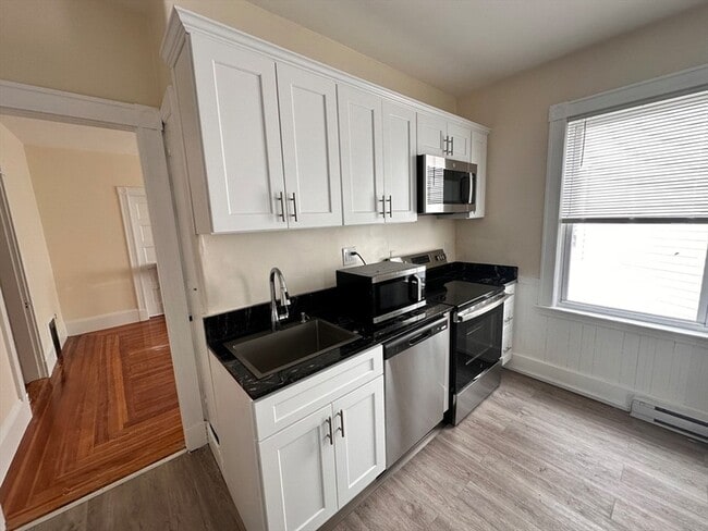 57 Dimick St, Unit 3 in Somerville, MA - Building Photo - Building Photo