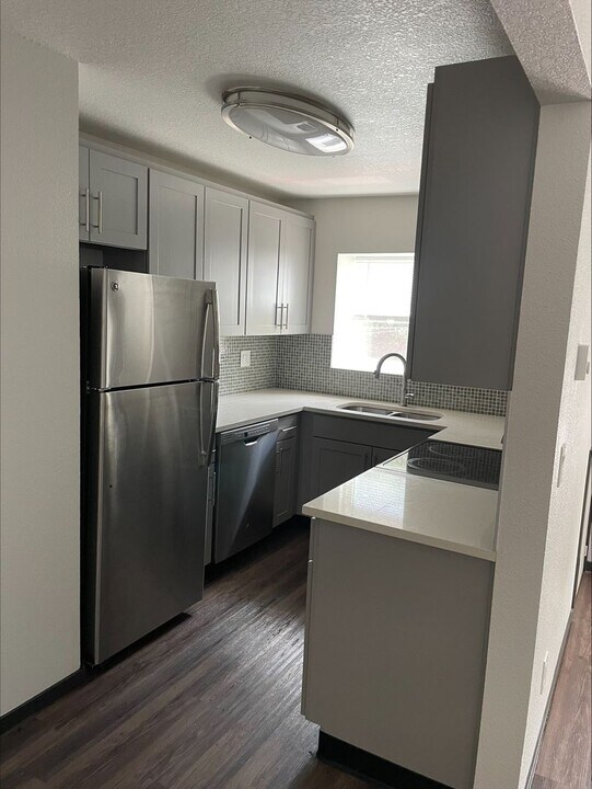 2110 NE 65th St in Seattle, WA - Building Photo