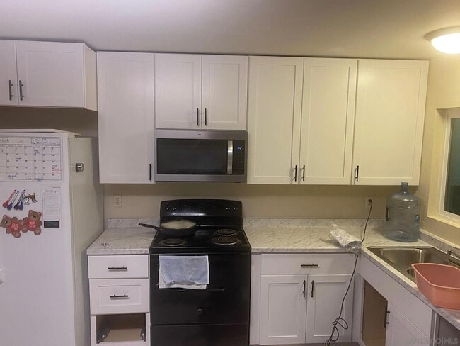 8181 Jade Coast Rd in San Diego, CA - Building Photo - Building Photo