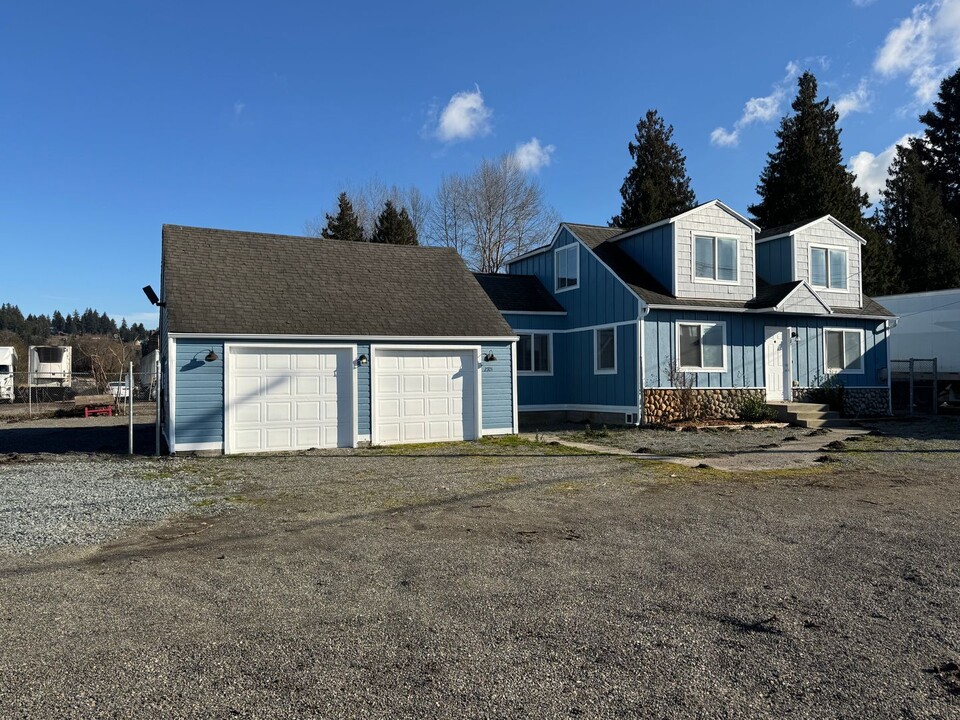 2701 12 St NW in Puyallup, WA - Building Photo