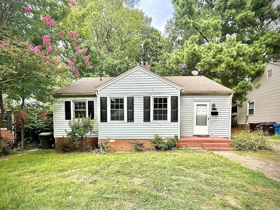 2202 Guess Rd in Durham, NC - Building Photo