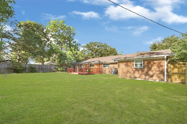 1806 Clayton Dr in Baytown, TX - Building Photo - Building Photo