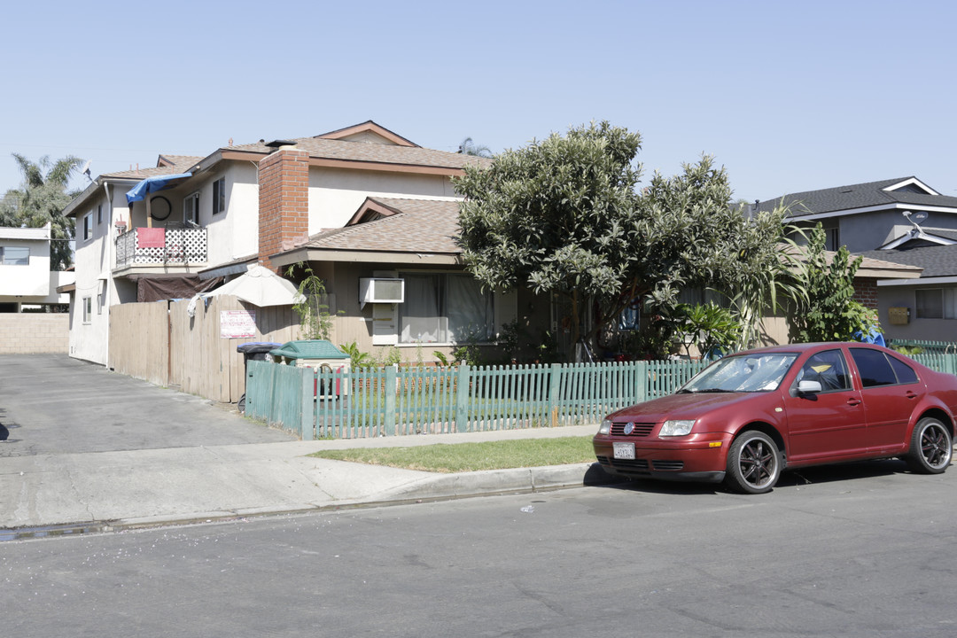 15911 S Myrtle Ave in Tustin, CA - Building Photo