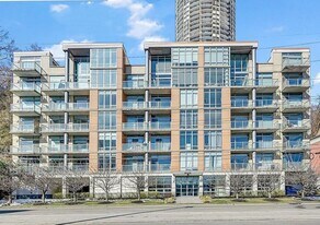 8125 River Rd in North Bergen, NJ - Building Photo