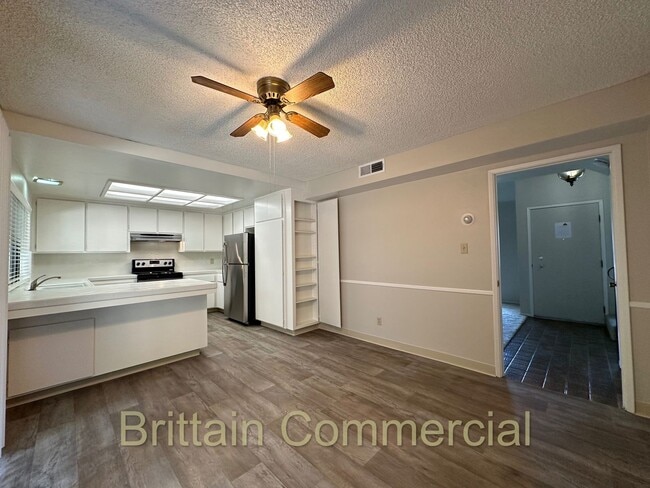 6531 Lake Park Dr in Sacramento, CA - Building Photo - Building Photo