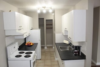 King Edward Apartments in Edmonton, AB - Building Photo - Building Photo