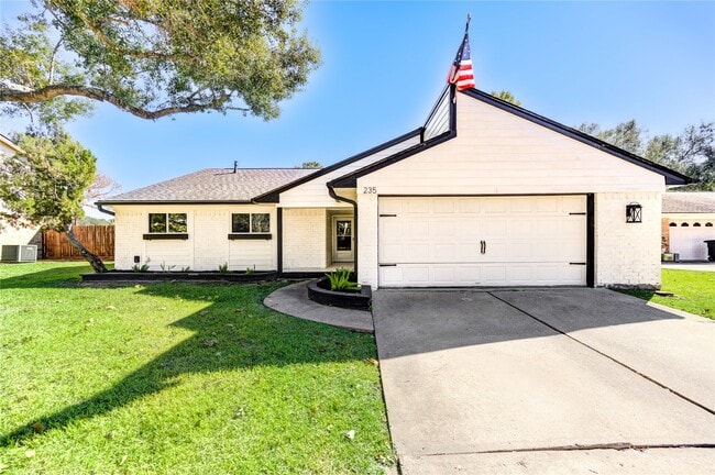 235 E Castle Harbour Dr