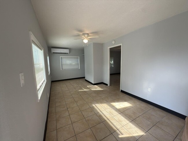 16 W Main St in Mount Dora, FL - Foto de edificio - Building Photo