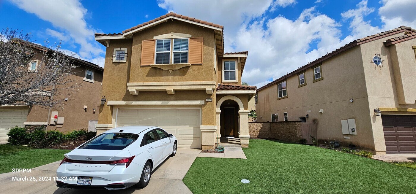 10028 Leavesly Trail in Santee, CA - Building Photo