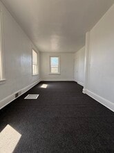 1605 DeKalb St, Unit 2 in Norristown, PA - Foto de edificio - Building Photo