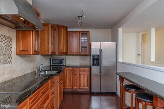 8306 Aletta Pl in Severn, MD - Foto de edificio - Building Photo