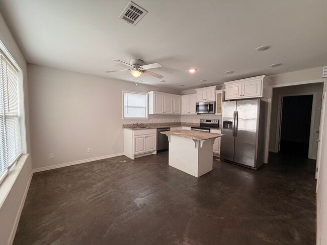 1601 E B St in Russellville, AR - Building Photo - Building Photo